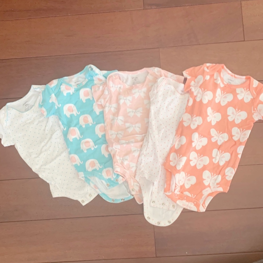 Carter’s 9 month onesie Set